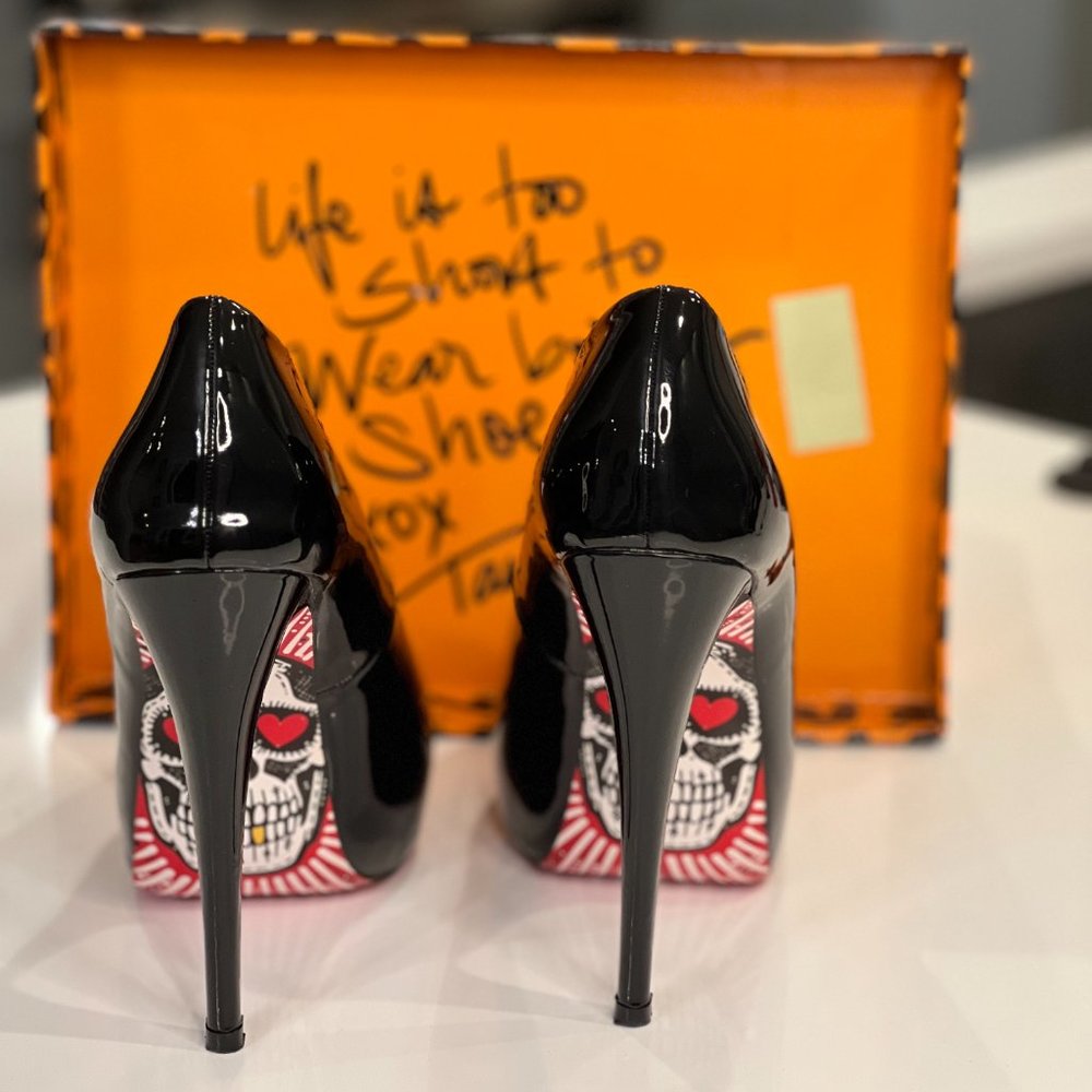 Rare Taylor Reeve Skully Size 10 Pumps